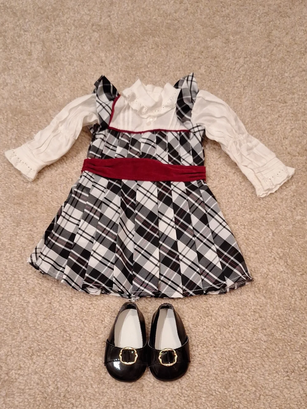 American Girl 2004 Nellie's Holiday Outfit